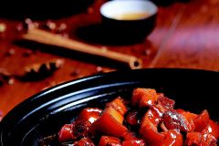 天天红烧肉，顿顿女儿红