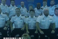 加拿大海军潜水特训班毕业照，堪称史上最难拍的毕业照。 ​​​