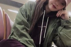 具荷拉在胜利事件里帮记者找线索